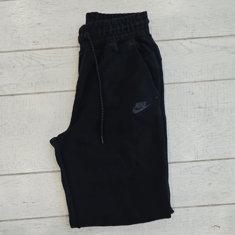 Nike Womams Joggers-black